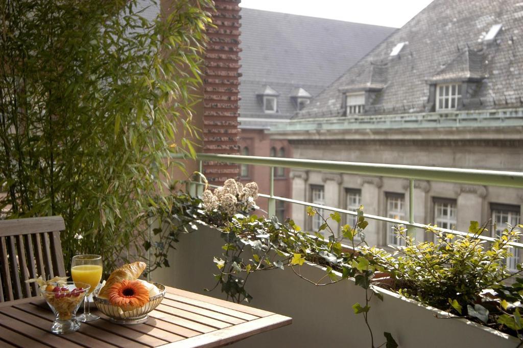 Residenz Am Dom Boardinghouse Apartments Cologne Exterior photo